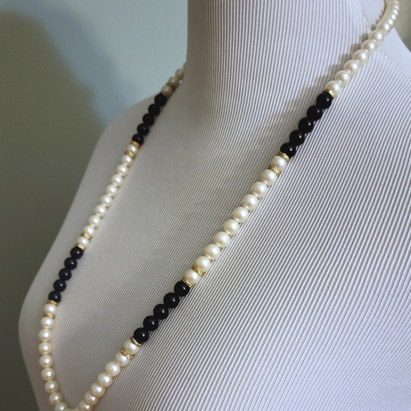 Vintage Marvella Fashion Black and Pearl Necklace - Picture 2 of 6